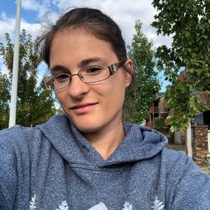 Meet your Posher, Larisa